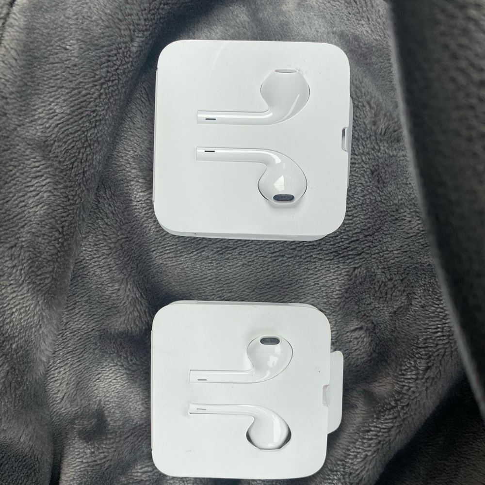 apple earbuds